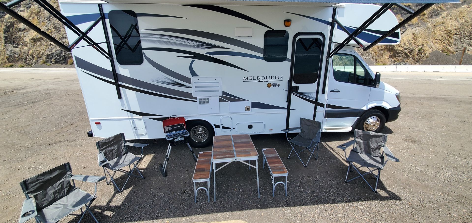 Photo 12 - 2019 Jayco Class C Motorhome rental photo 13