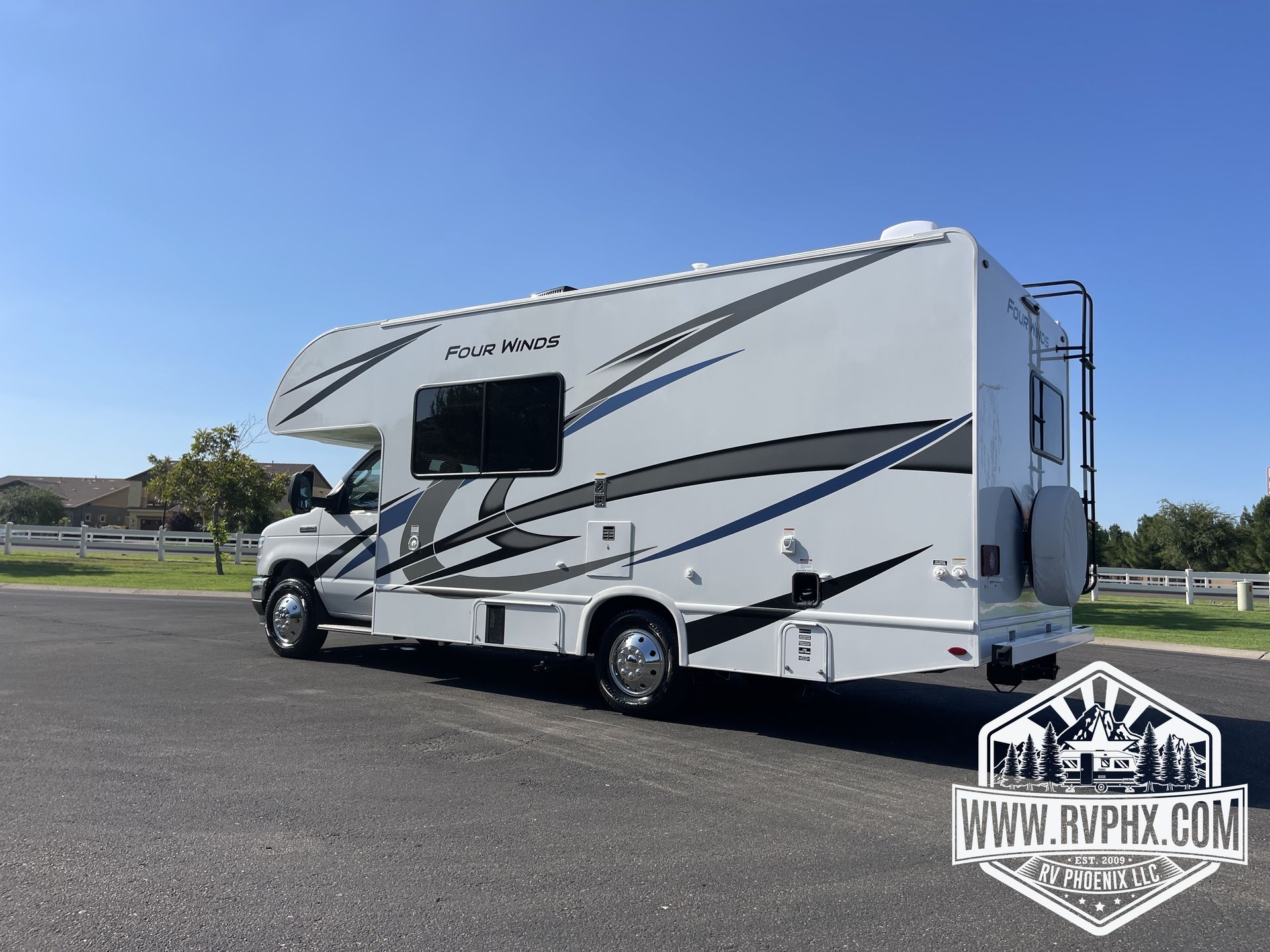 Photo 1 - 2023 Thor Motor Coach Class C Motorhome rental photo 3