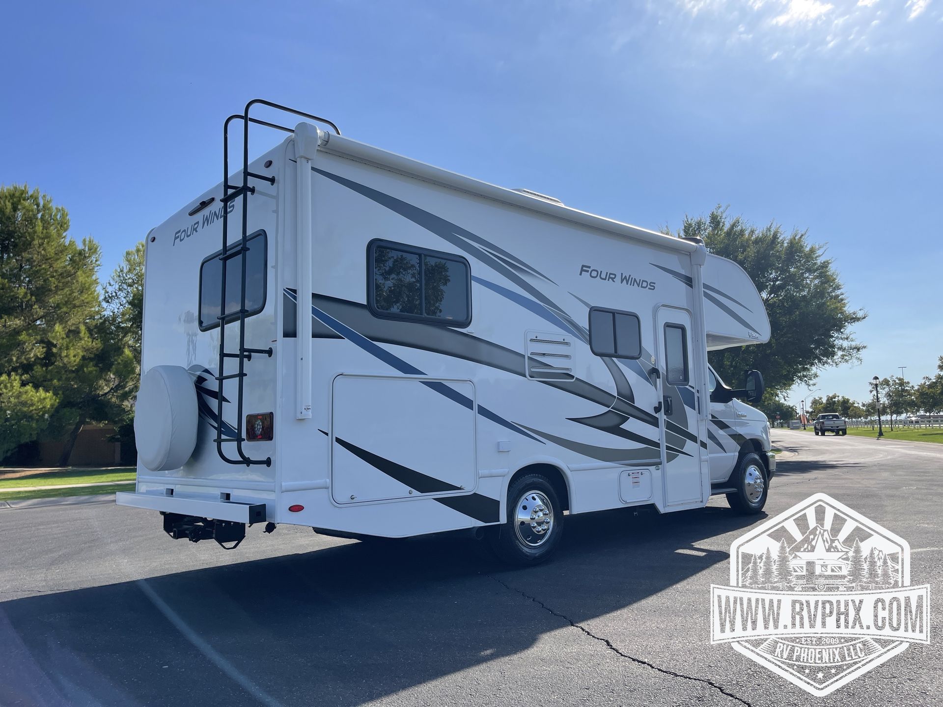 Photo 2 - 2023 Thor Motor Coach Class C Motorhome rental photo 4