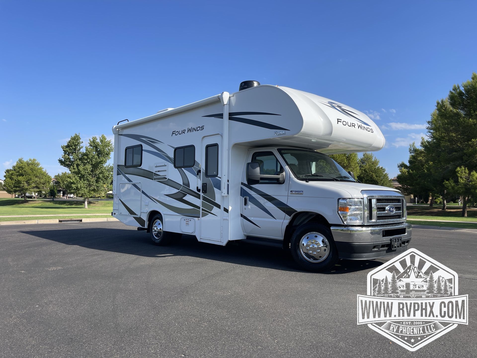 Photo 4 - 2023 Thor Motor Coach Class C Motorhome rental photo 6