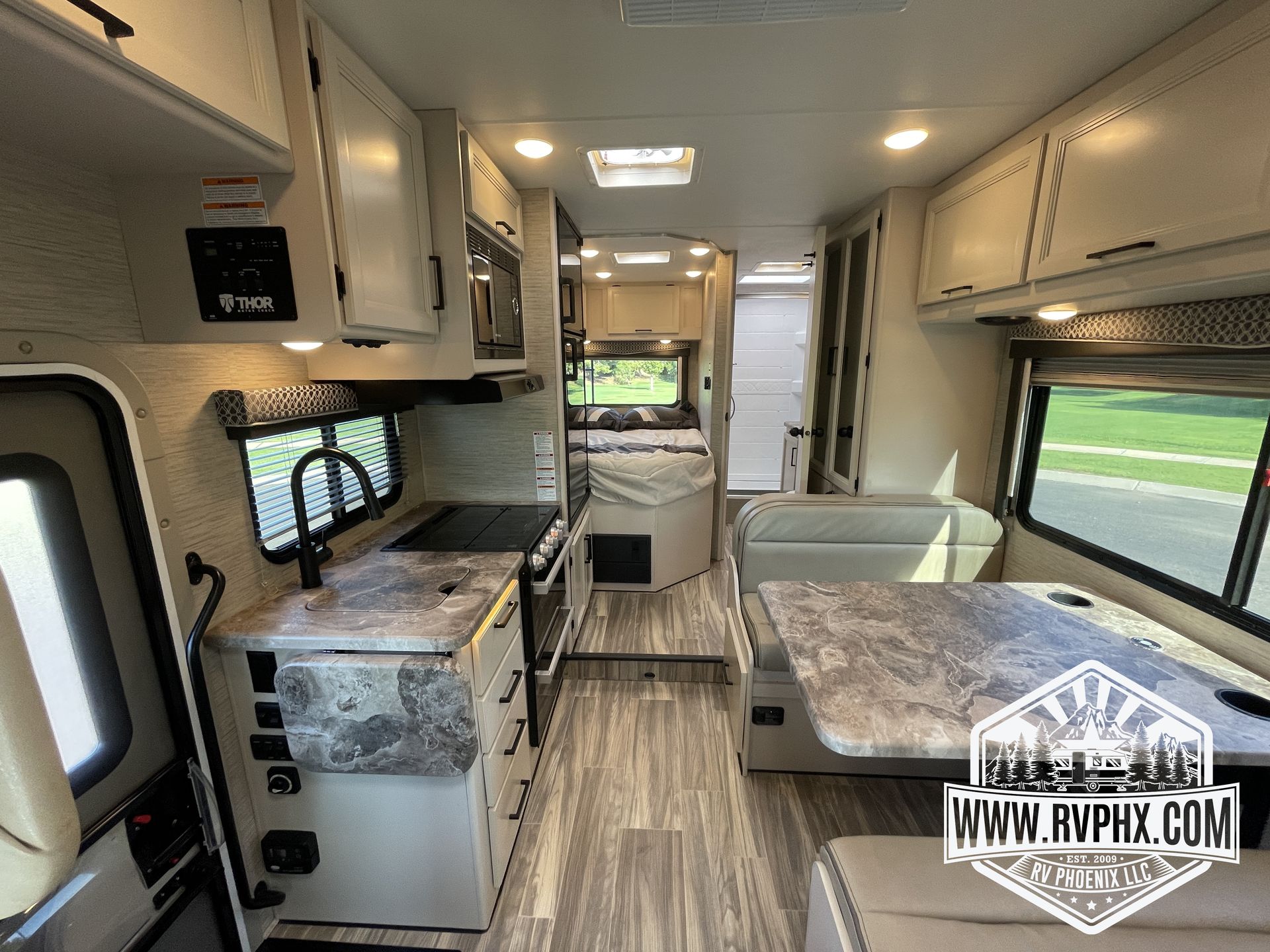 Photo 17 - 2023 Thor Motor Coach Class C Motorhome rental photo 19