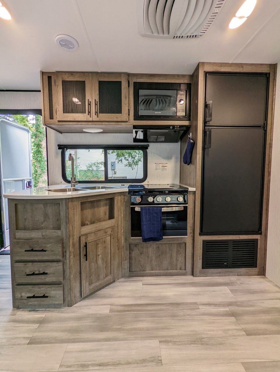 Photo 3 - 2022 Heartland Travel Trailer rental photo 5