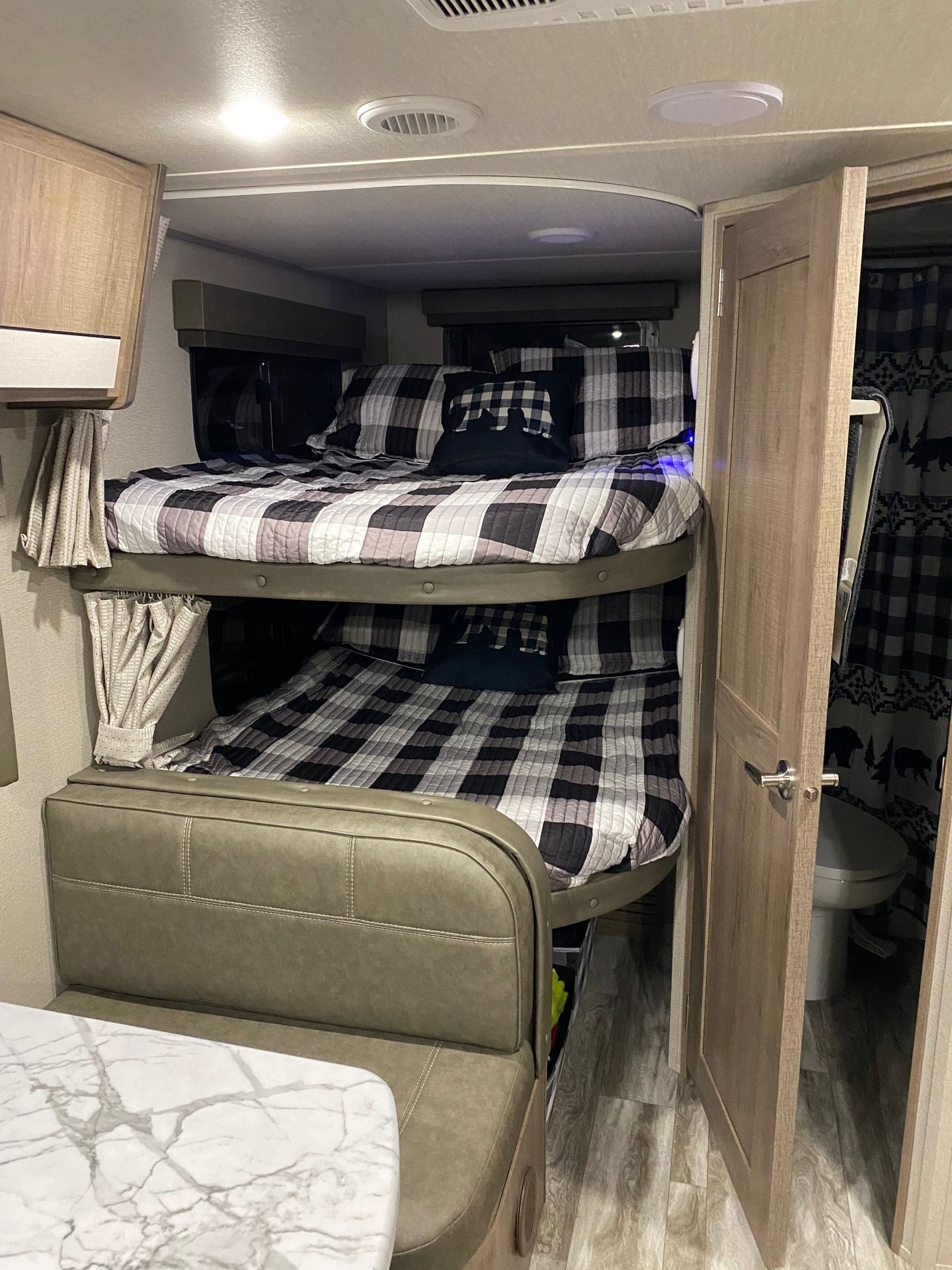 Photo 8 - 2021 Grand Design Travel Trailer rental photo 13