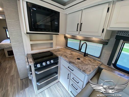 Photo 3 - 2022 Four Winds Class C Motorhome rental photo 20