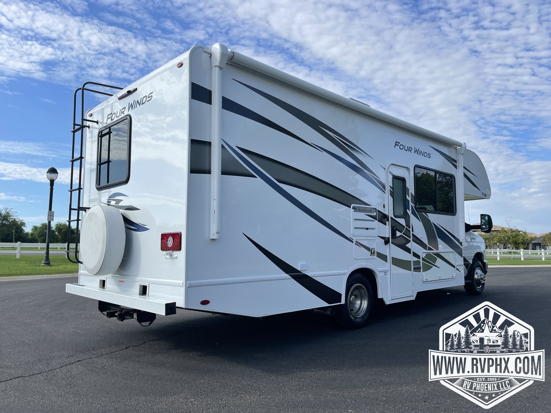 Photo 6 - 2021 Thor Class C Motorhome rental photo 8