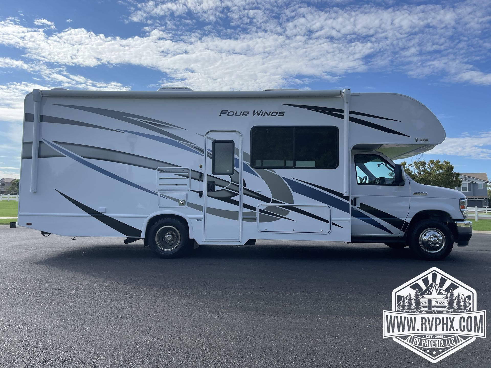 Photo 10 - 2021 Thor Class C Motorhome rental photo 12