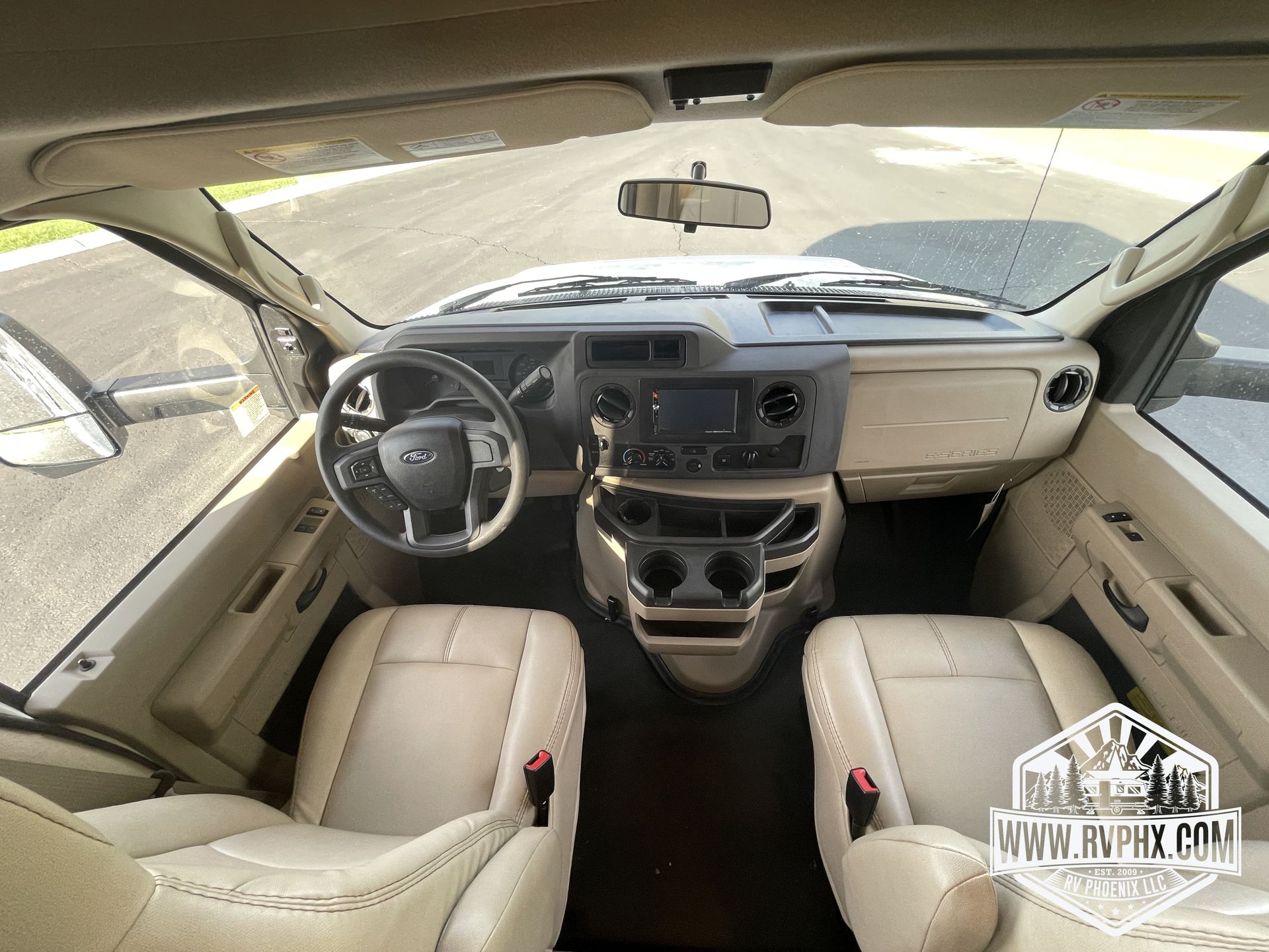 Photo 13 - 2021 Thor Class C Motorhome rental photo 15
