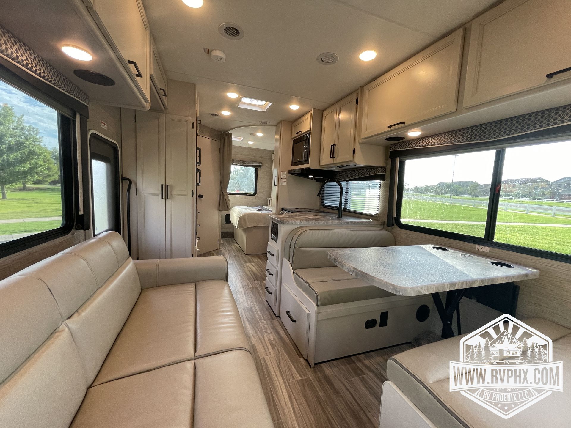 Photo 15 - 2021 Thor Class C Motorhome rental photo 17