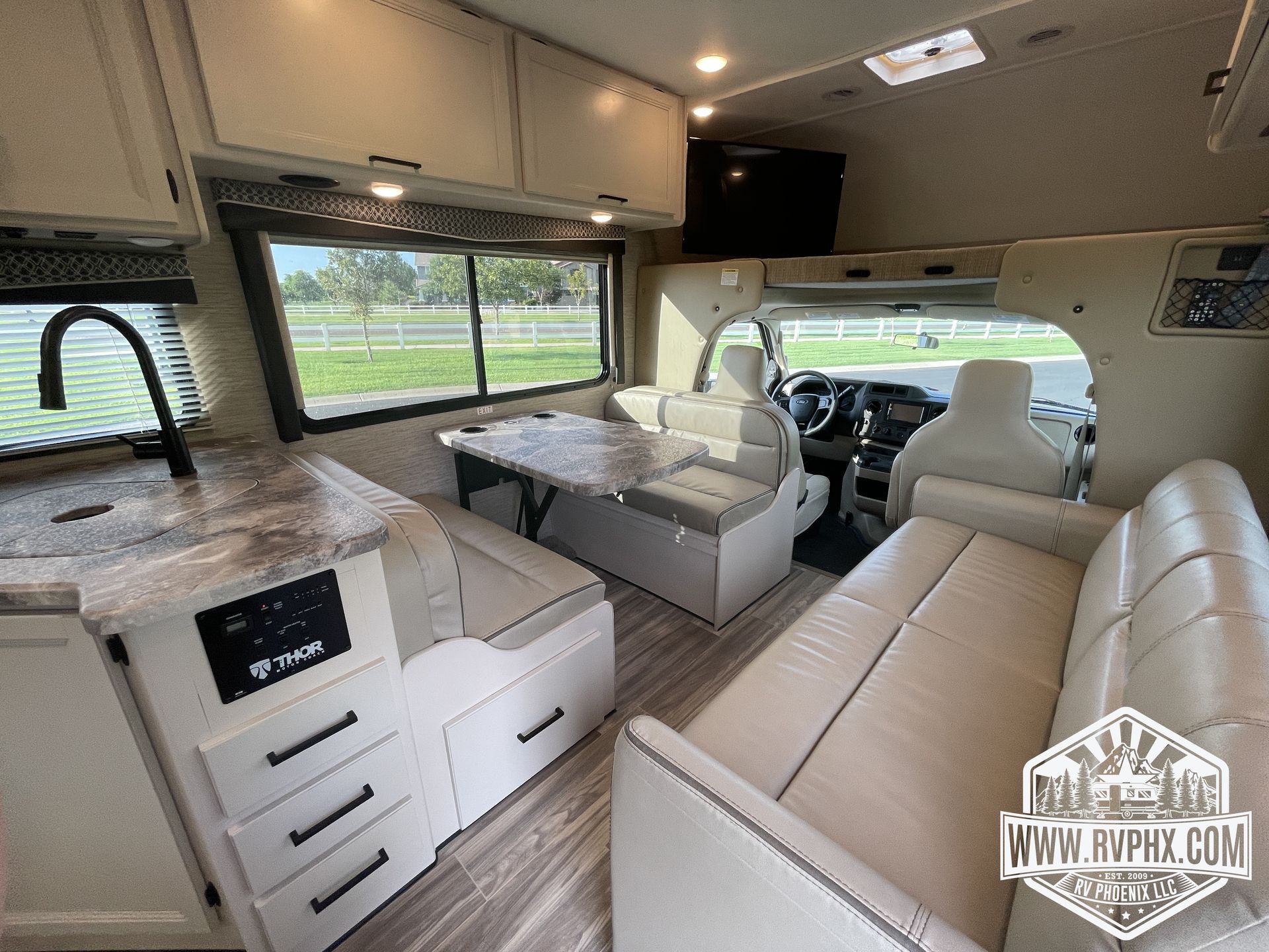 Photo 20 - 2021 Thor Class C Motorhome rental photo 22