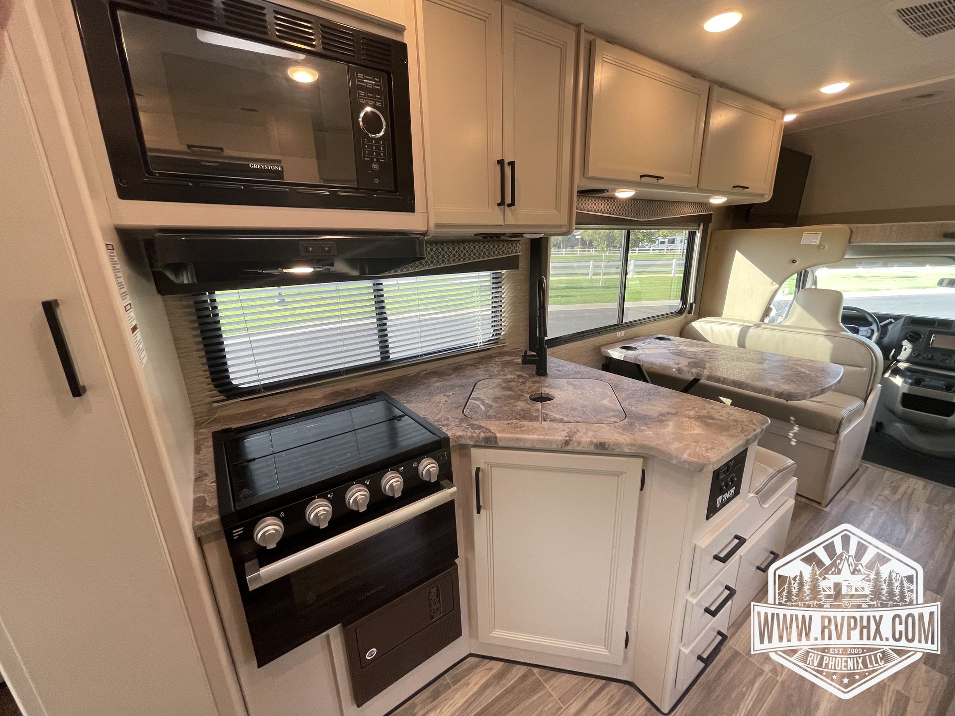 Photo 21 - 2021 Thor Class C Motorhome rental photo 23