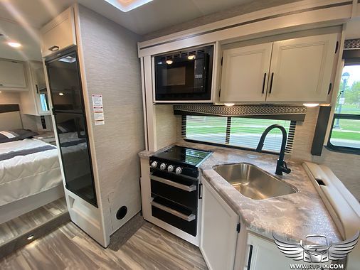 Photo 4 - 2022 Thor Class C Motorhome rental photo 6