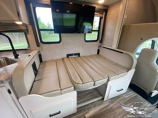 Photo 9 - 2022 Thor Class C Motorhome rental photo 11