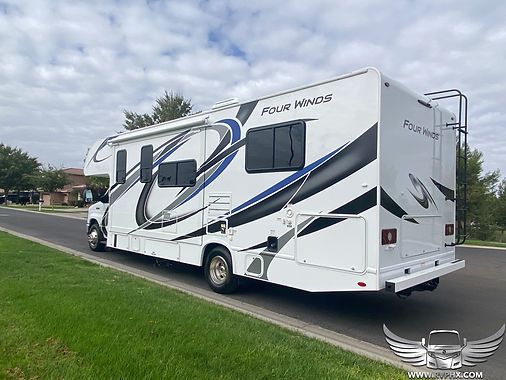 Photo 15 - 2022 Thor Class C Motorhome rental photo 17