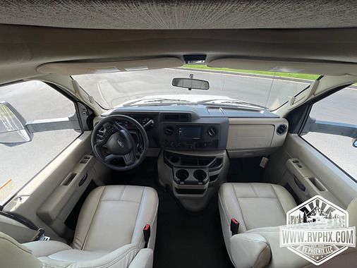 Photo 17 - 2022 Thor Class C Motorhome rental photo 19