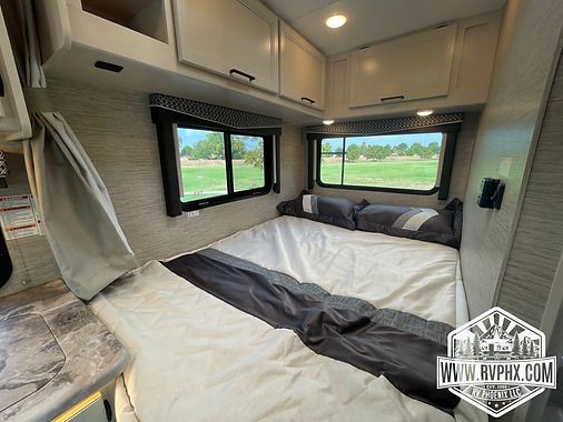 Photo 20 - 2022 Thor Class C Motorhome rental photo 22