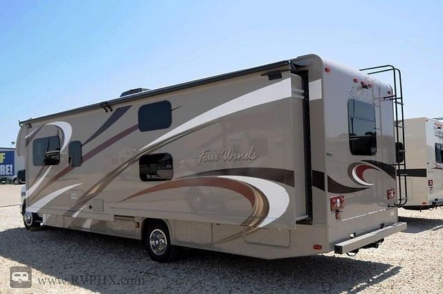 Photo 4 - 2023 Thor Class C Motorhome rental photo 6