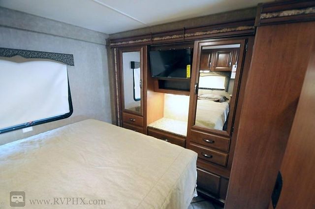 Photo 5 - 2023 Thor Class C Motorhome rental photo 7