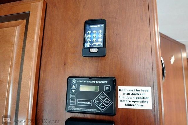 Photo 8 - 2023 Thor Class C Motorhome rental photo 10