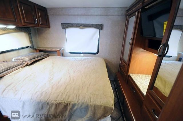 Photo 9 - 2023 Thor Class C Motorhome rental photo 11