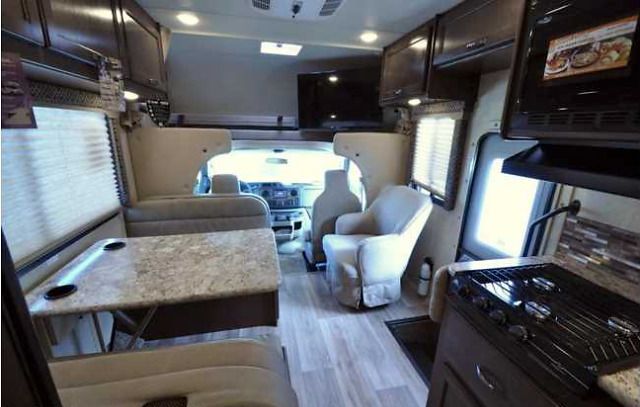 Photo 3 - 2018 Thor Class C Motorhome rental photo 5