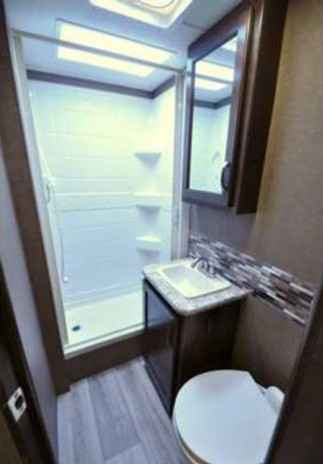 Photo 9 - 2018 Thor Class C Motorhome rental photo 11