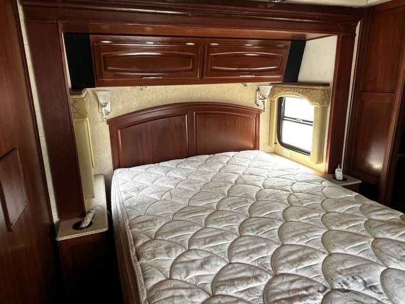 Photo 1 - 2008 Fleetwood Class A Motorhome rental photo 9