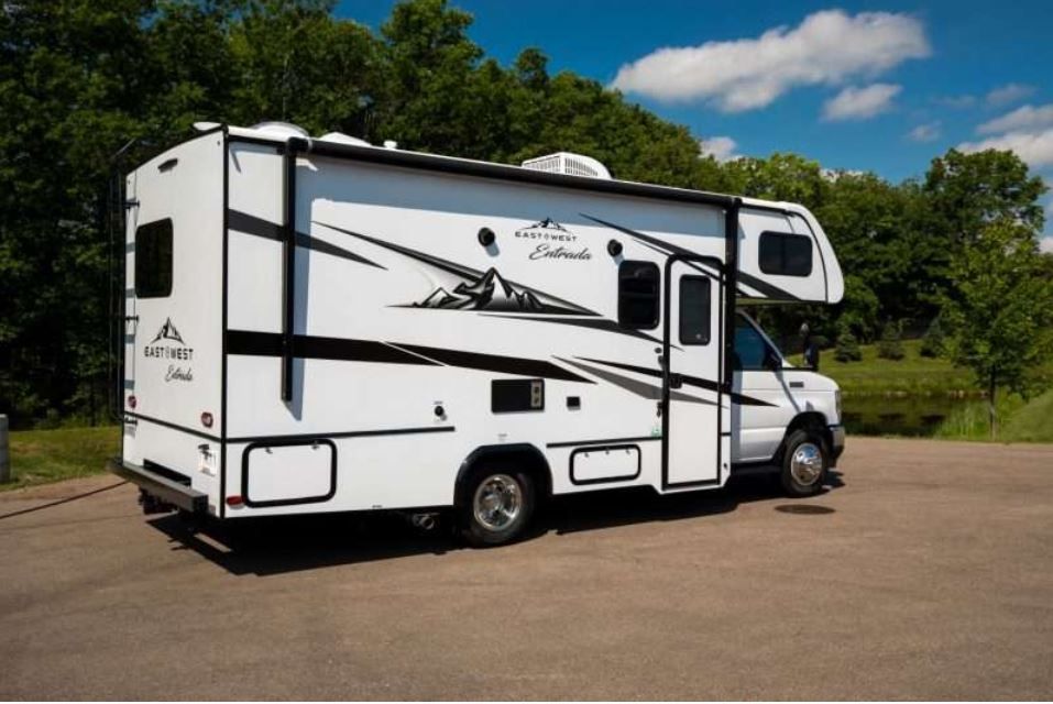 Photo 1 - 2022 East to West Inc Class C Motorhome rental photo 4