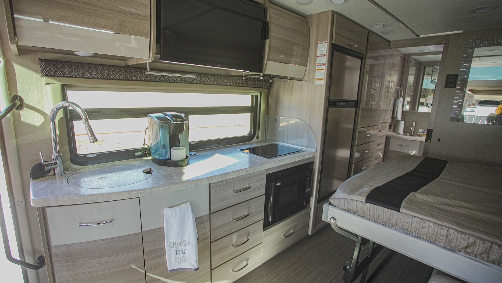 Photo 5 - 2023 Thor Motor Coach Class C Motorhome rental photo 7