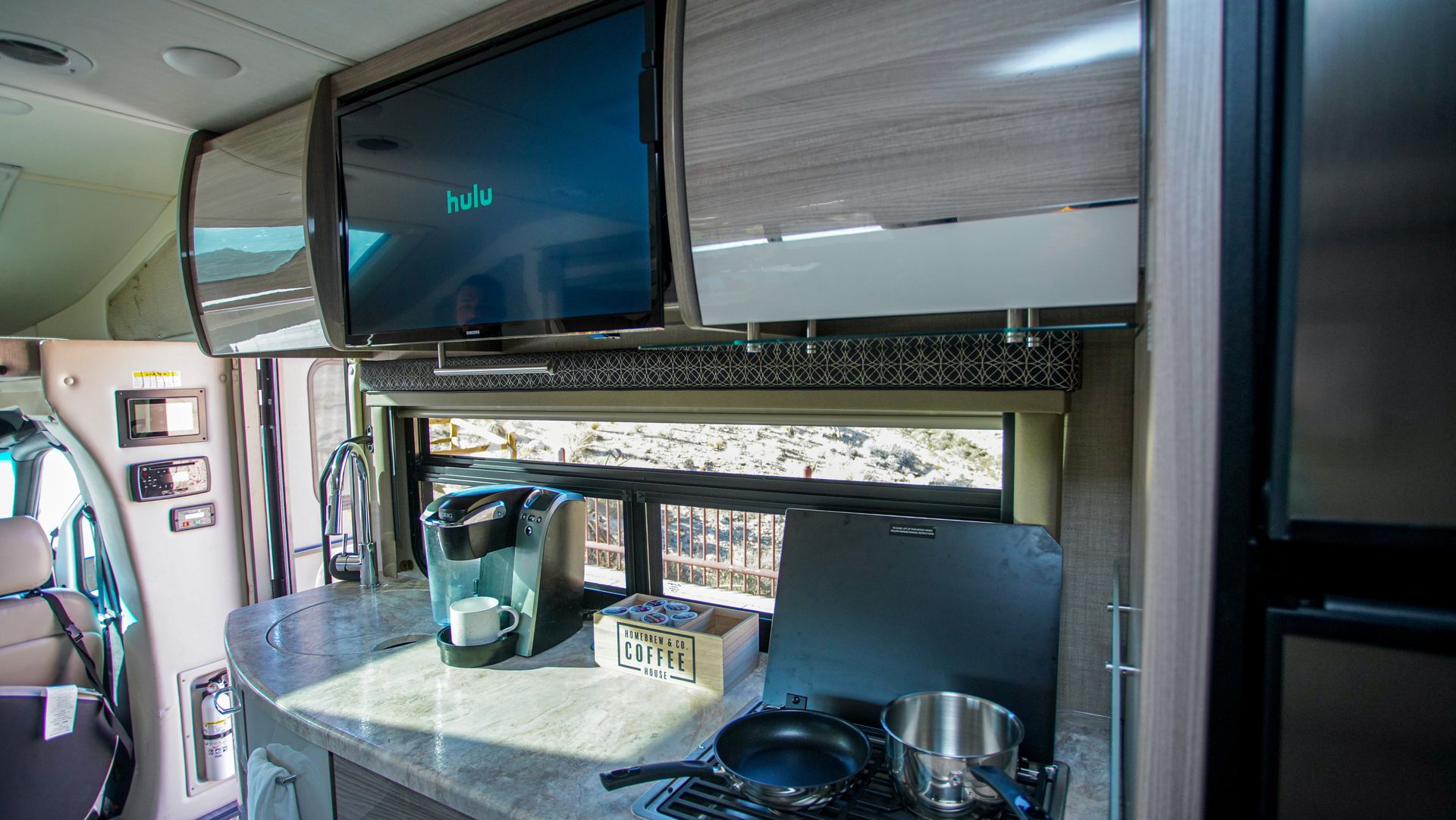 Photo 15 - 2023 Thor Motor Coach Class C Motorhome rental photo 17