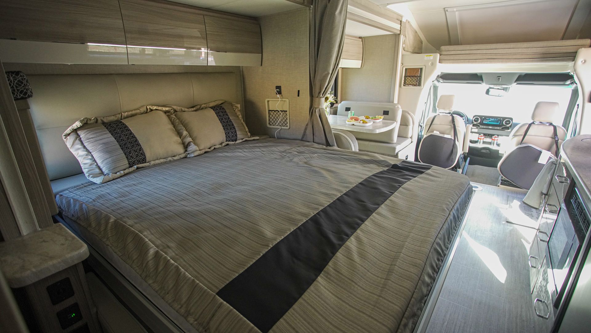 Photo 20 - 2023 Thor Motor Coach Class C Motorhome rental photo 22