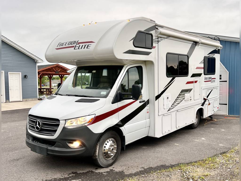 Photo 0 - 2020 Thor Motor Coach Class C Motorhome rental photo 5