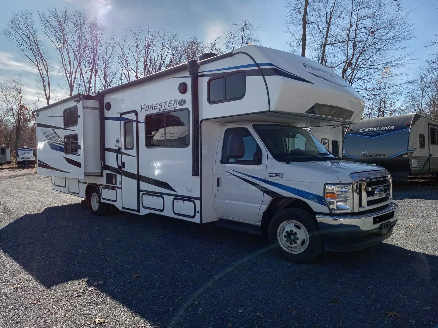 Photo 1 - 2026 Thor Class C Motorhome rental photo 3