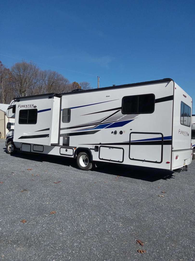 Photo 2 - 2026 Thor Class C Motorhome rental photo 4