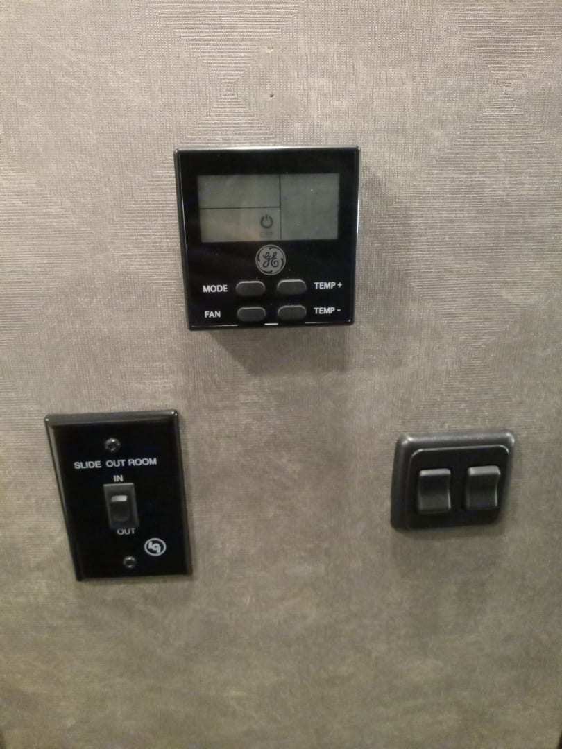 Photo 4 - 2026 Thor Class C Motorhome rental photo 6