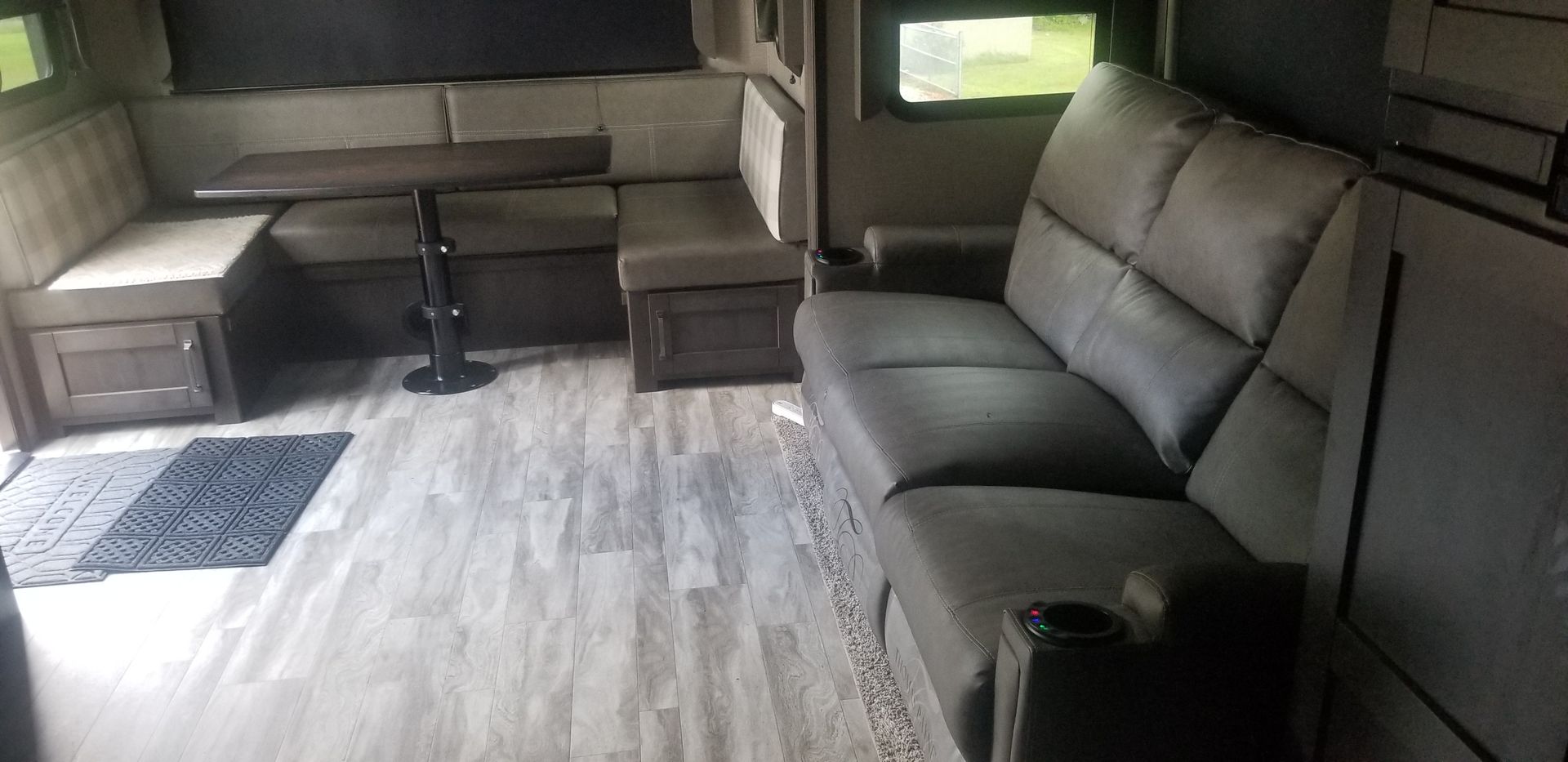 Photo 8 - 2021 Grand Design Fifth Wheel rental photo 10