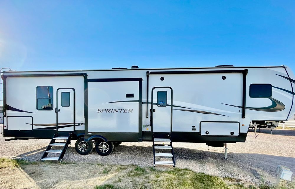 Photo 0 - 2022 Keystone Fifth Wheel rental photo 2