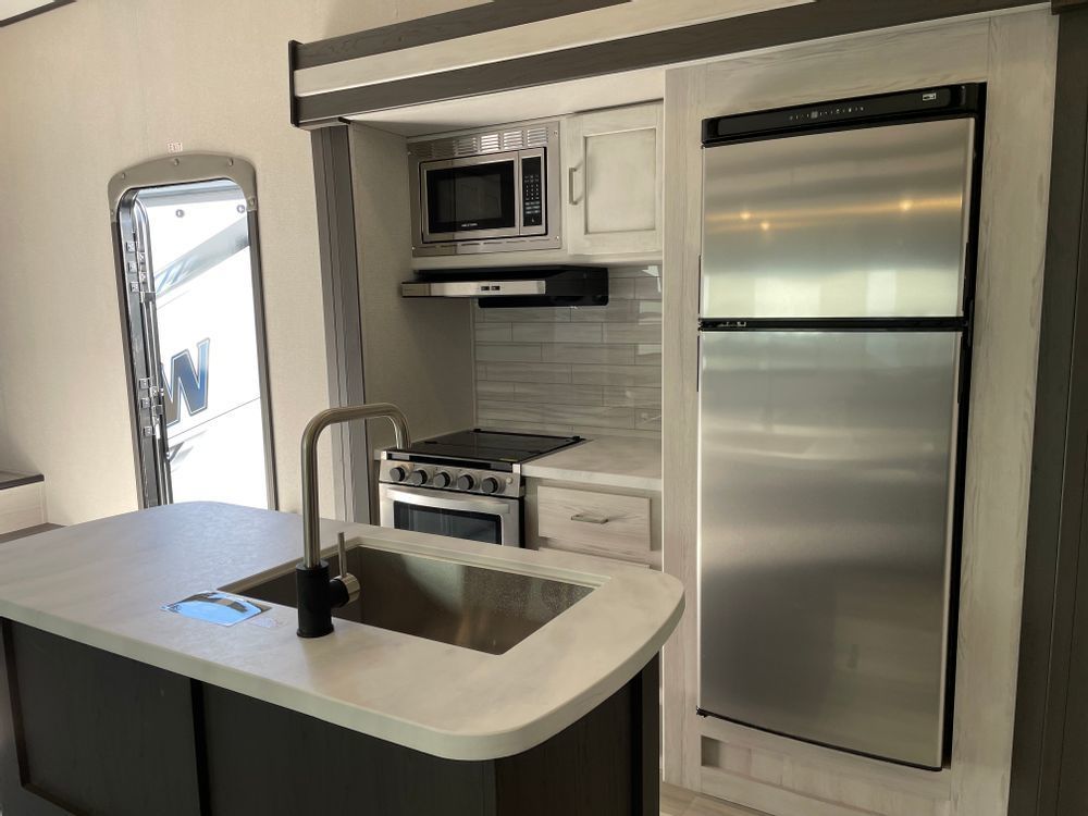 Photo 4 - 2022 Keystone Fifth Wheel rental photo 5