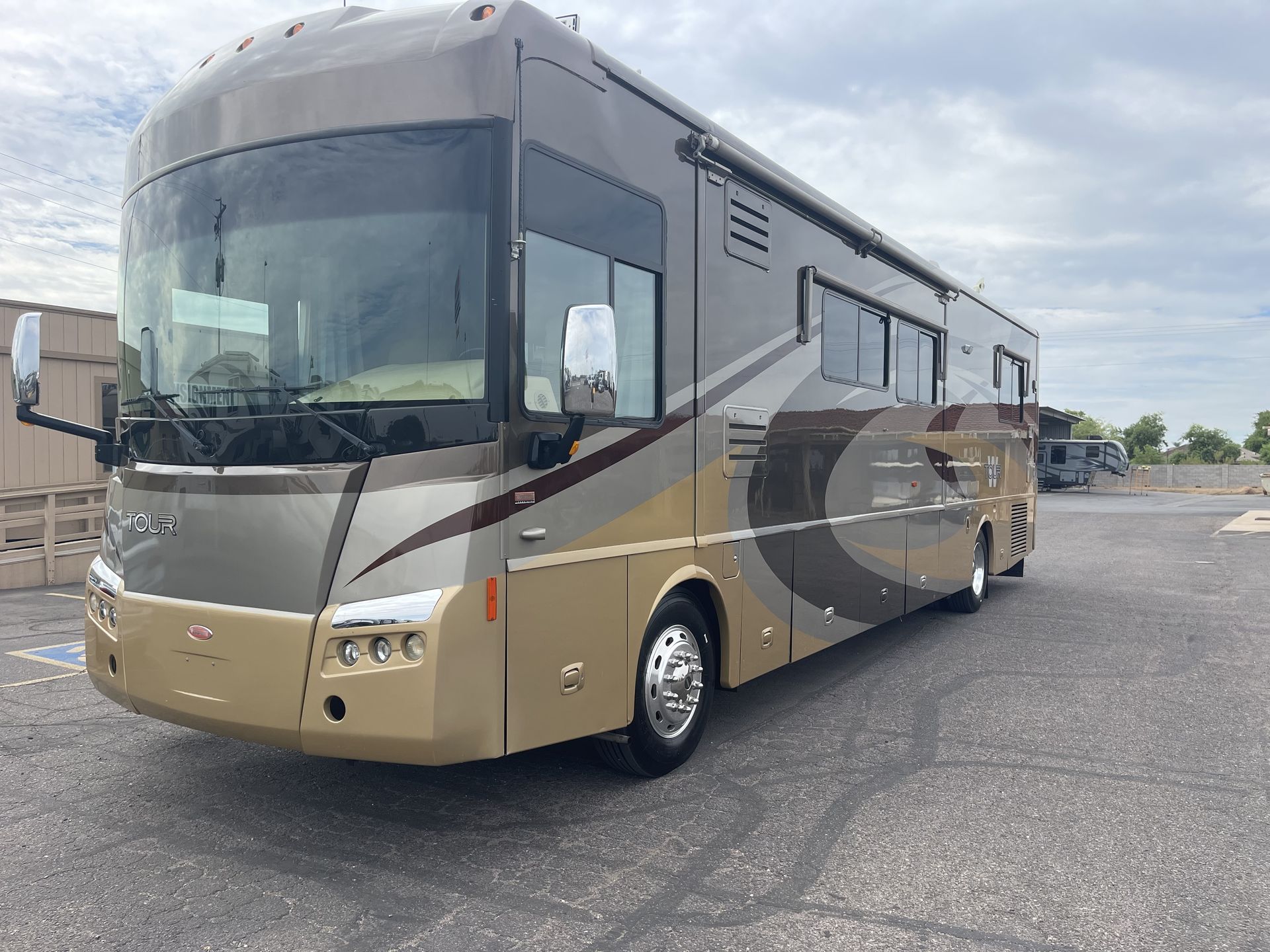 Photo 0 - 2007 Winnebago Class A Motorhome rental photo 2