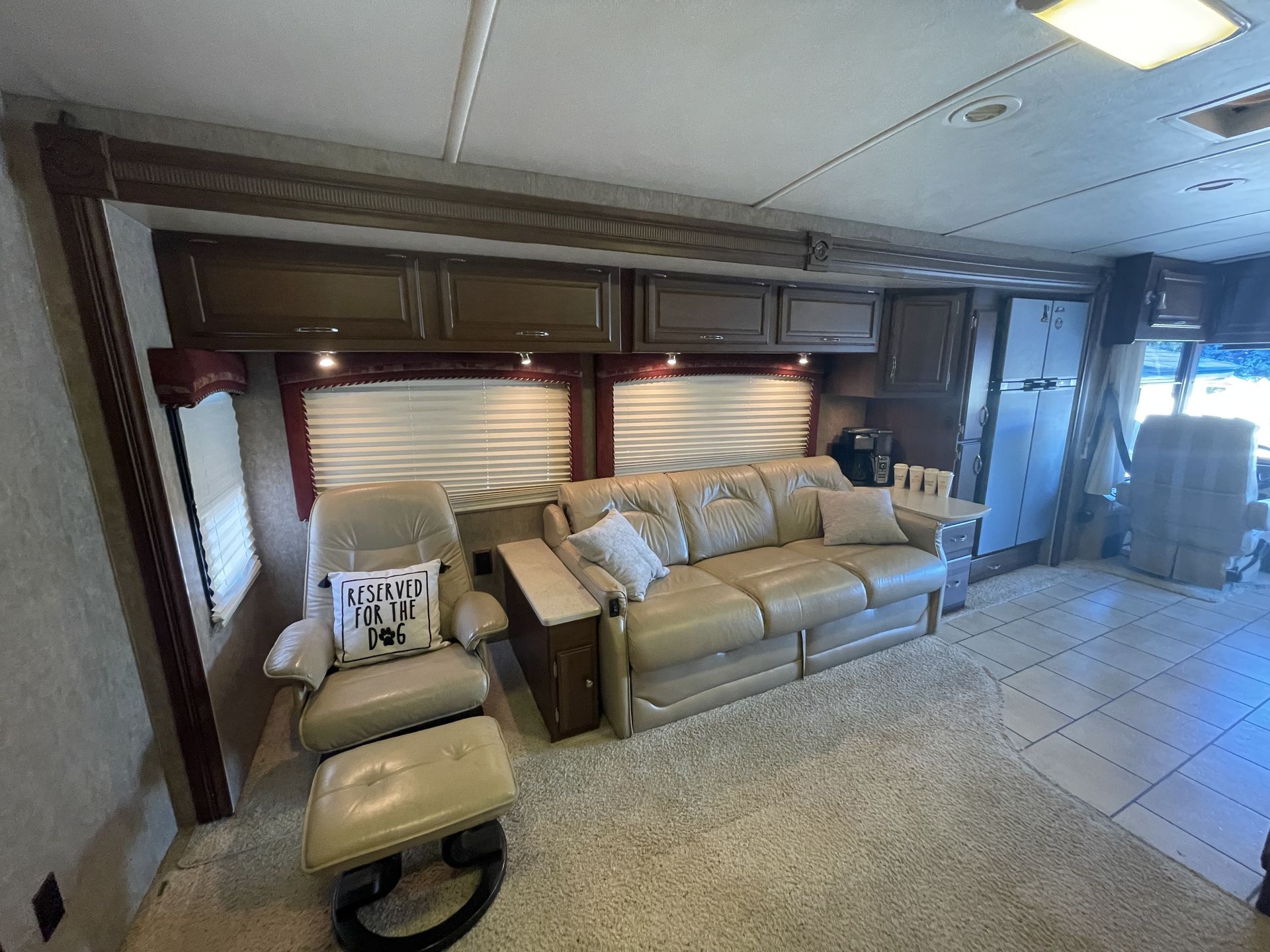 Photo 8 - 2007 Winnebago Class A Motorhome rental photo 10
