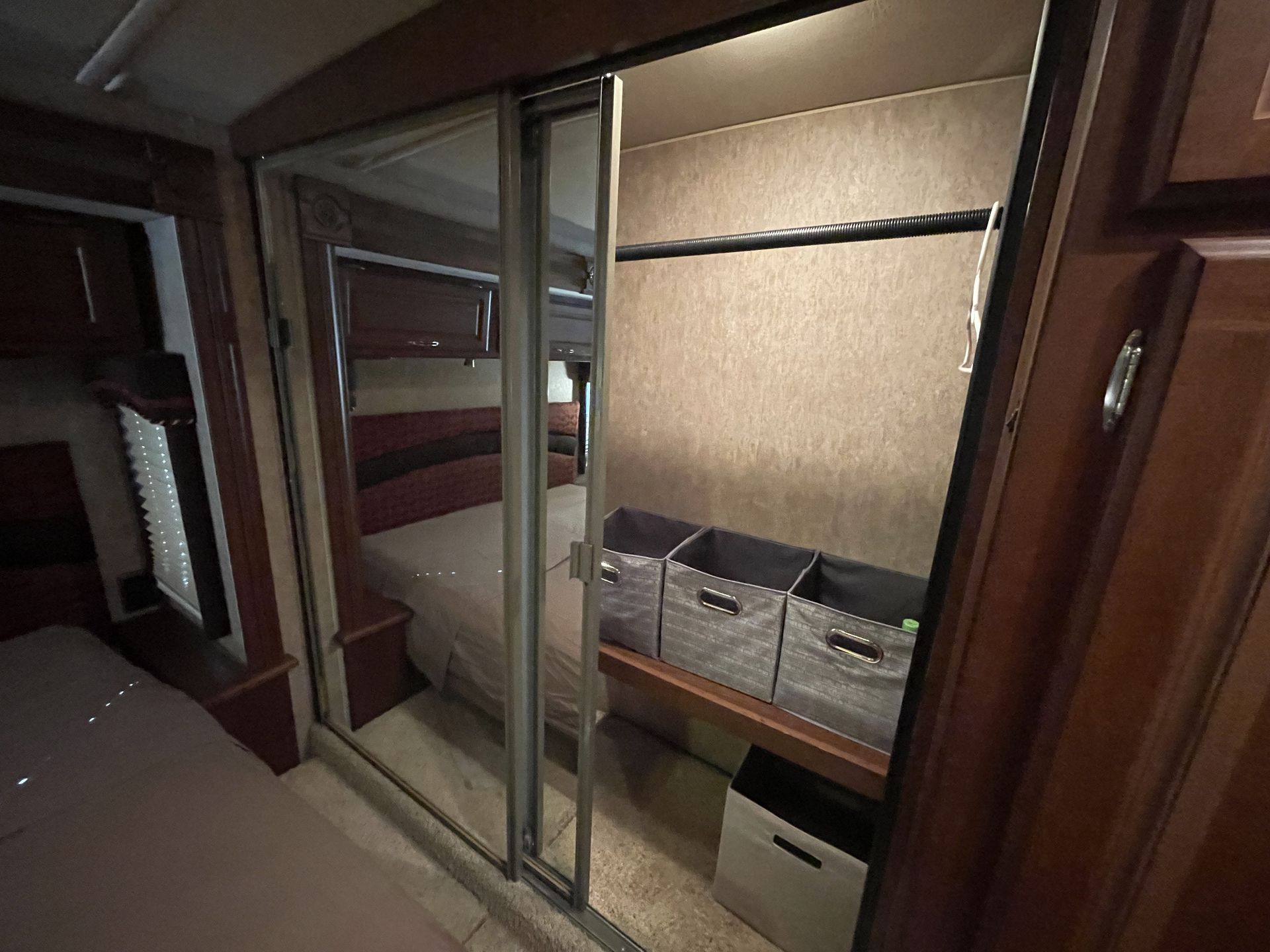 Photo 10 - 2007 Winnebago Class A Motorhome rental photo 16
