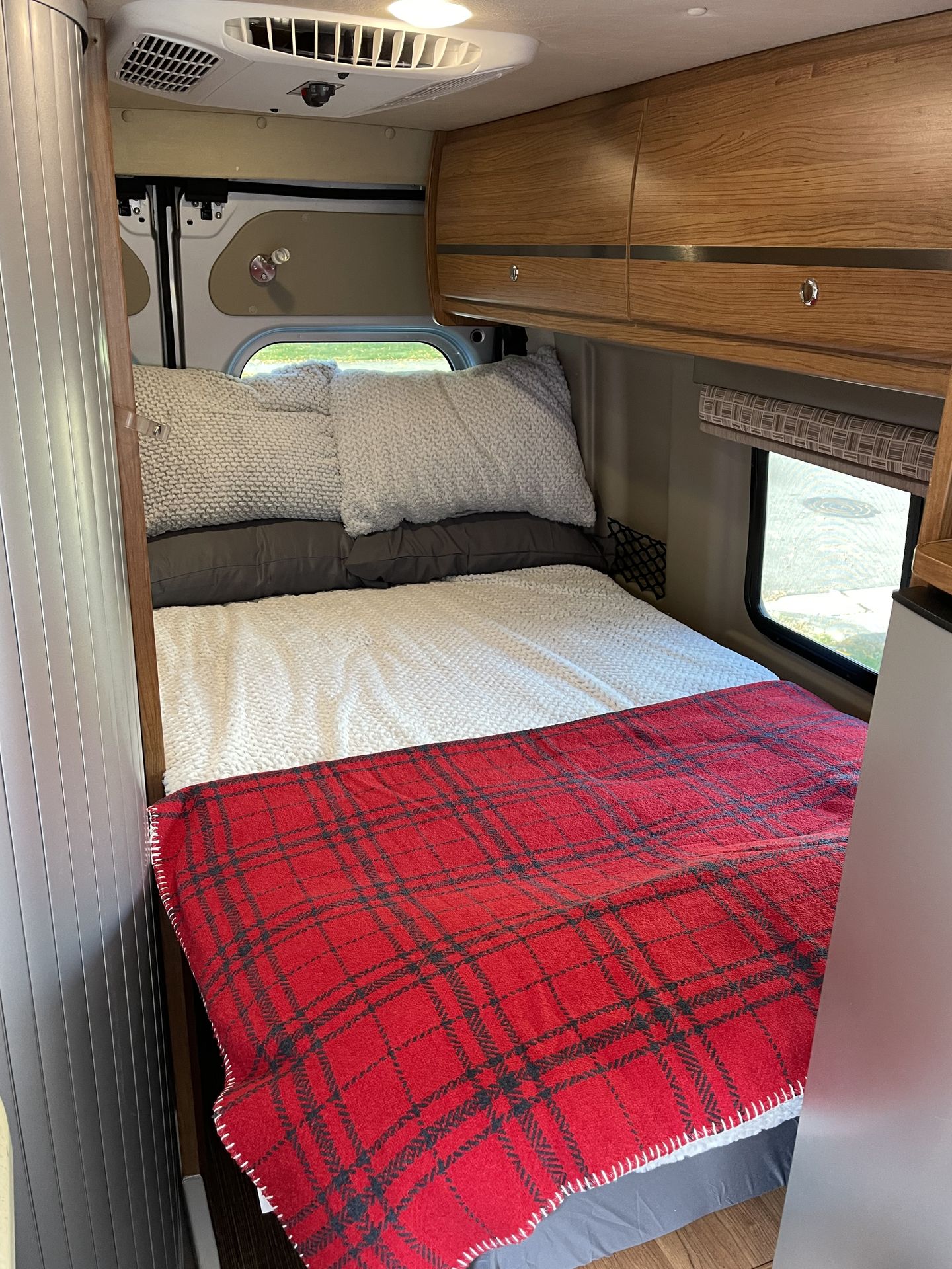 Photo 11 - 2016 Ram Class B Motorhome rental photo 13