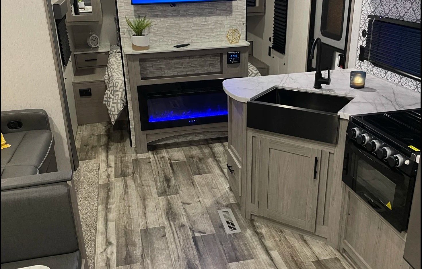 Photo 16 - 2022 Dutchmen Class A Motorhome rental photo 18