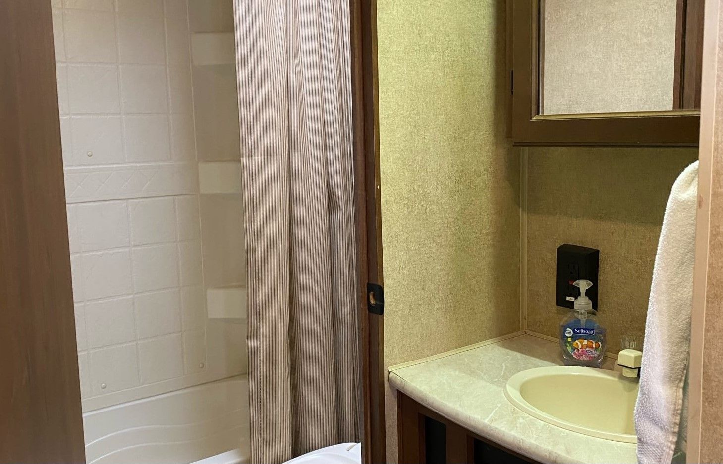 Photo 3 - 2014 Jayco Travel Trailer rental photo 5