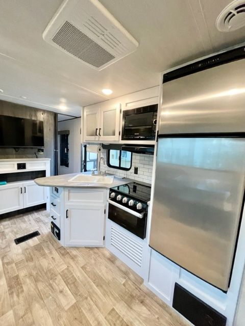 Photo 5 - 2022 Keystone Travel Trailer rental photo 7