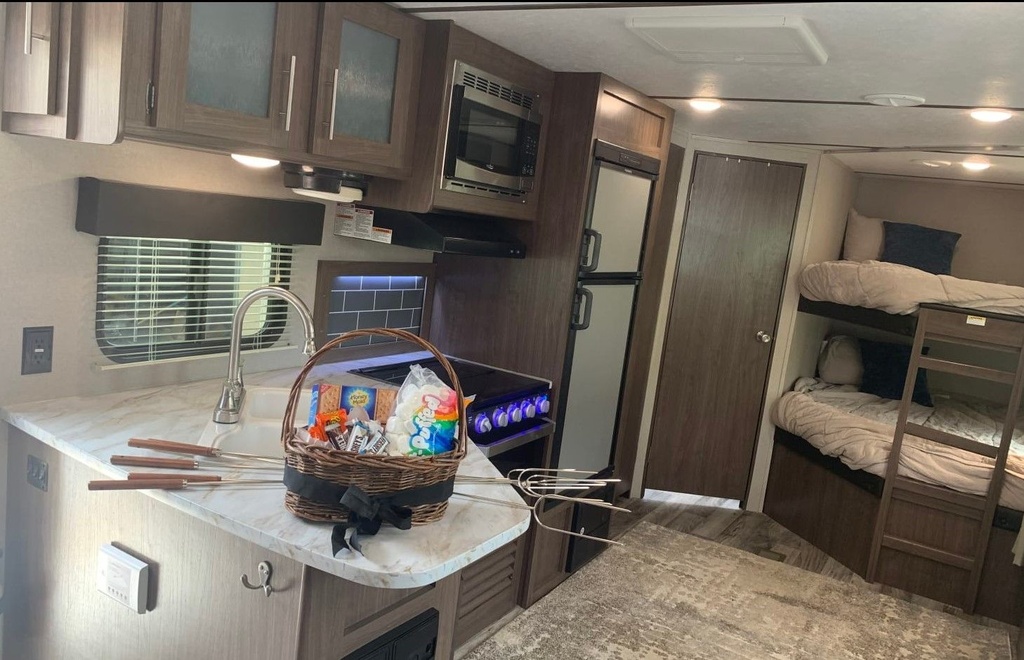 Photo 7 - 2020 Keystone Rv Travel Trailer rental photo 9