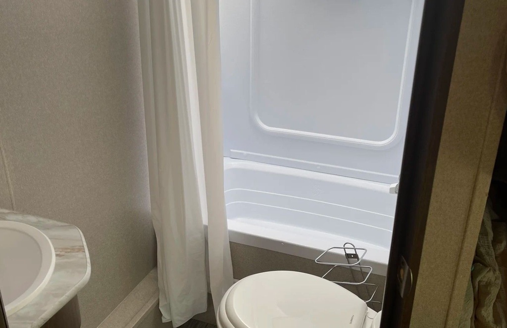 Photo 10 - 2020 Keystone Rv Travel Trailer rental photo 12