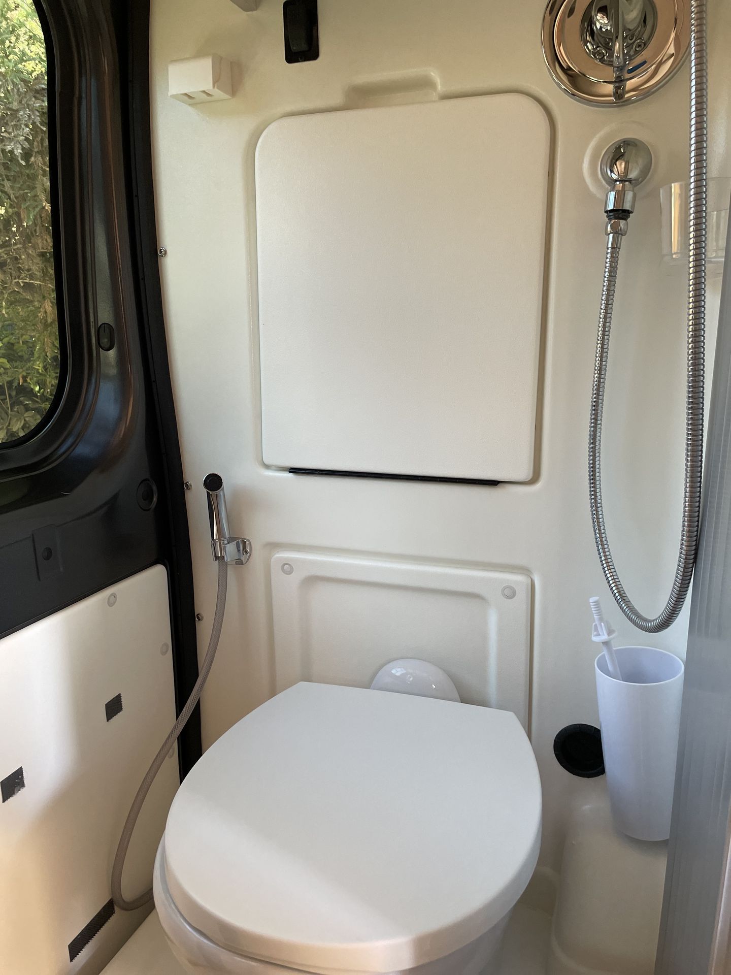 Photo 12 - 2018 Winnebago Class B Motorhome rental photo 14