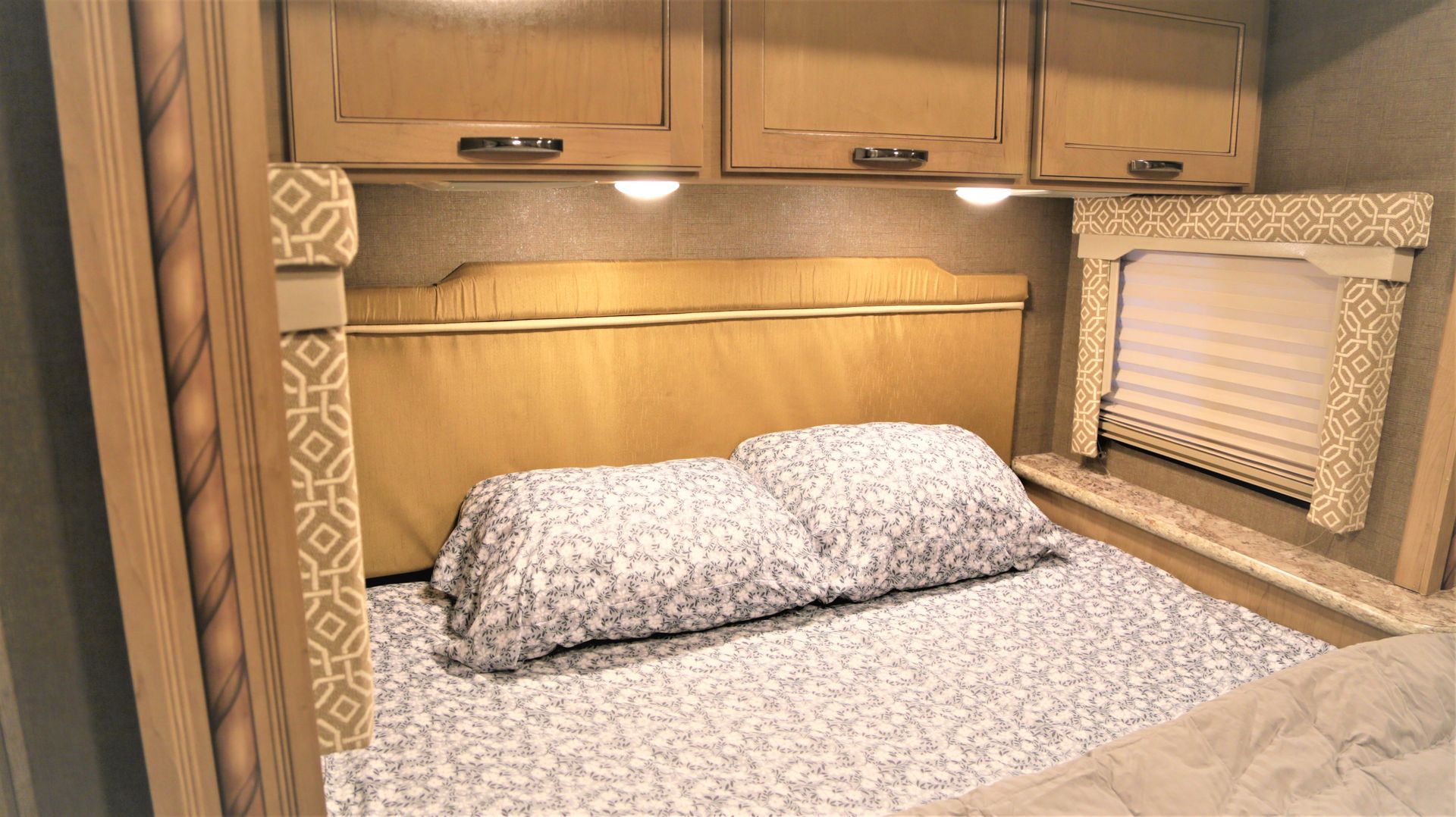 Photo 9 - 2018 Thor Motor Coach Class C Motorhome rental photo 11