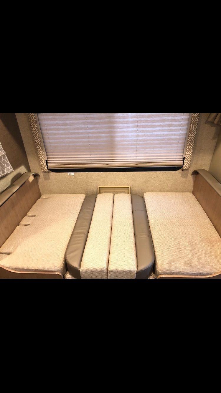Photo 10 - 2018 Thor Motor Coach Class C Motorhome rental photo 12