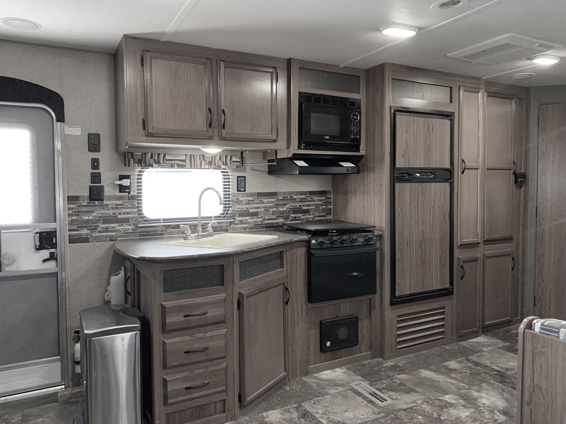 Photo 6 - 2015 Starcraft Travel Trailer rental photo 4
